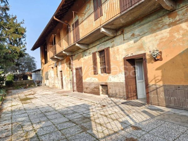 casa indipendente in vendita a Lonate Pozzolo
