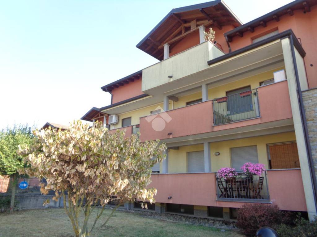 appartamento in vendita a Lonate Pozzolo in zona Sant'Antonino Ticino