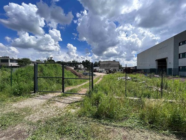 terreno edificabile in vendita a Lonate Pozzolo