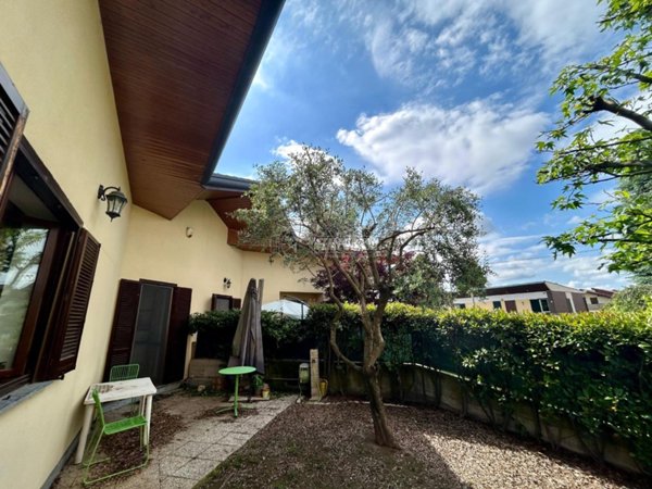 casa indipendente in vendita a Lonate Pozzolo