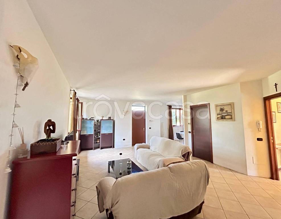 casa indipendente in vendita a Lonate Pozzolo