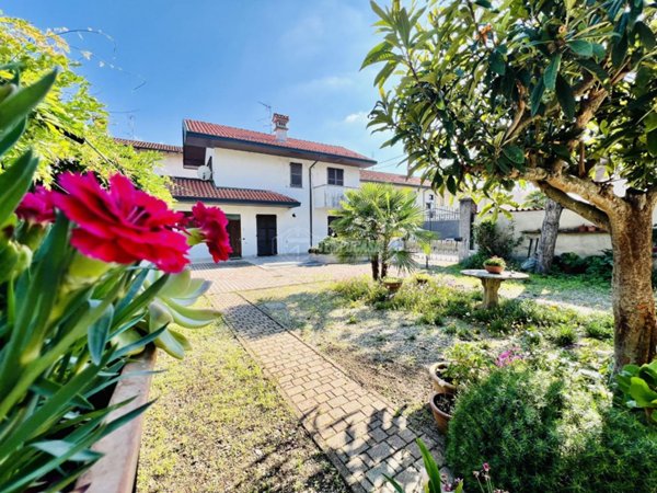 casa indipendente in vendita a Lonate Pozzolo