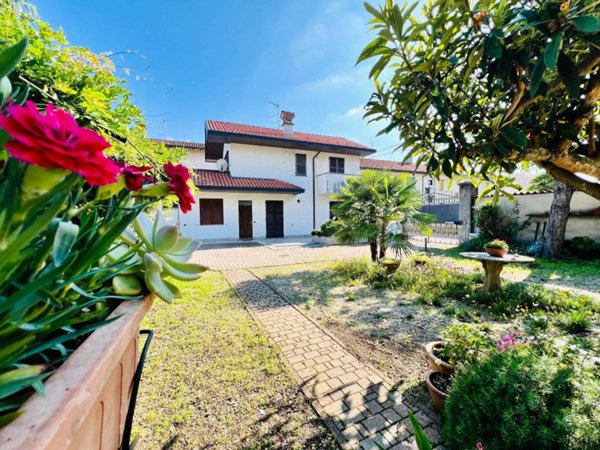casa indipendente in vendita a Lonate Pozzolo