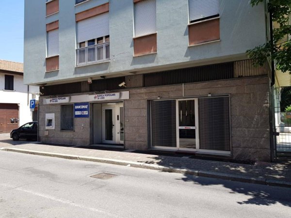 locale commerciale in vendita a Lonate Pozzolo