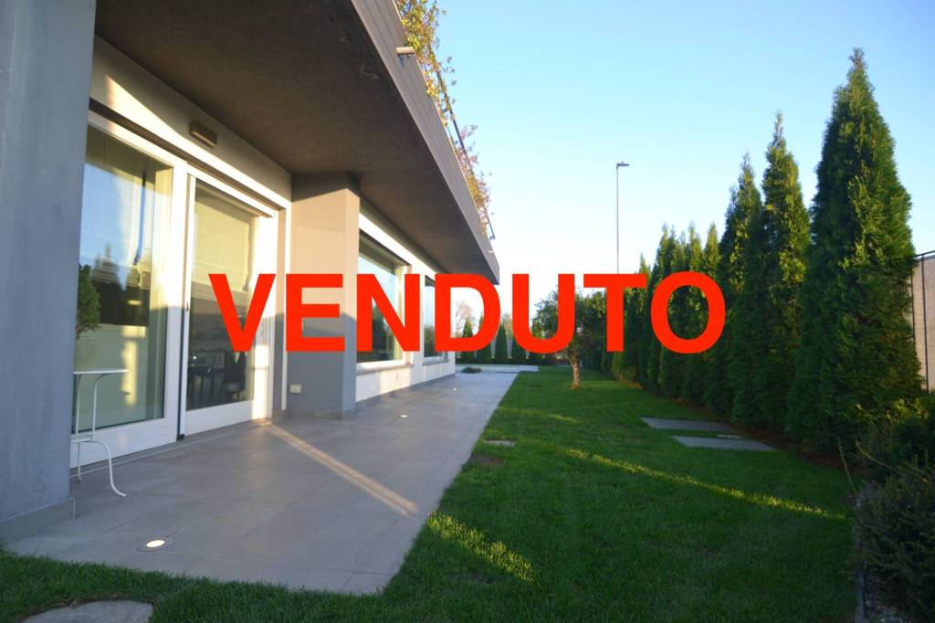 casa indipendente in vendita a Lonate Pozzolo