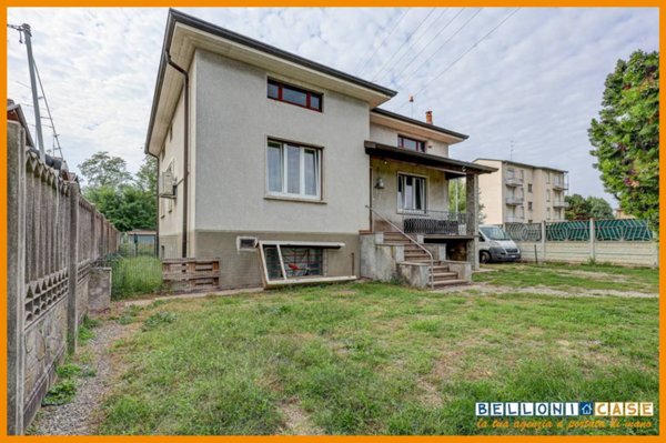 casa indipendente in vendita a Lonate Pozzolo