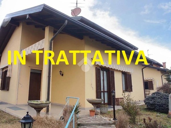 casa indipendente in vendita a Lonate Pozzolo in zona Sant'Antonino Ticino