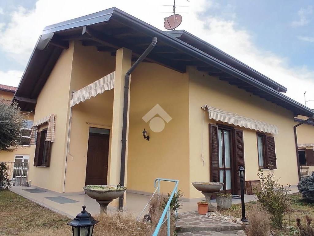 appartamento in vendita a Lonate Pozzolo in zona Sant'Antonino Ticino