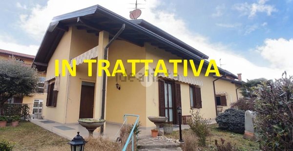 casa indipendente in vendita a Lonate Pozzolo in zona Sant'Antonino Ticino