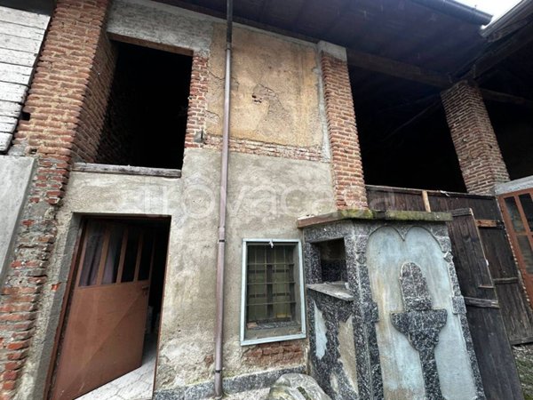 casale in vendita a Lonate Pozzolo