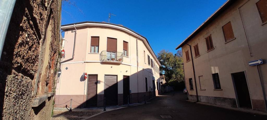 appartamento in vendita a Lonate Pozzolo in zona Sant'Antonino Ticino