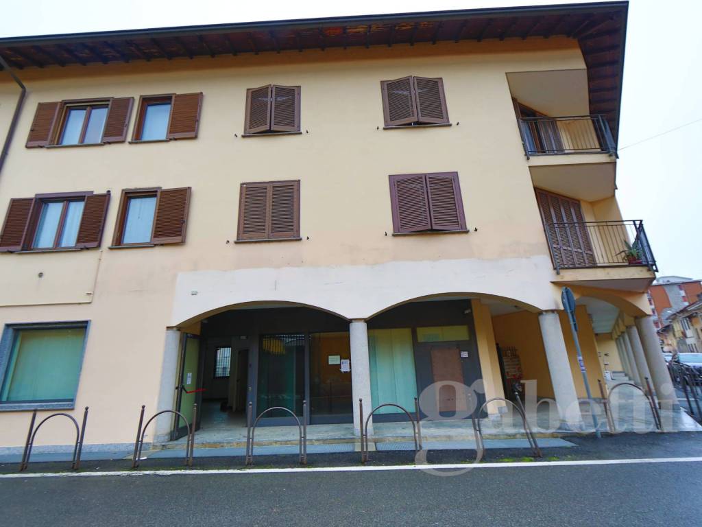 negozio in vendita a Lonate Pozzolo