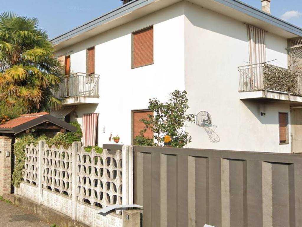 casa indipendente in vendita a Lonate Pozzolo