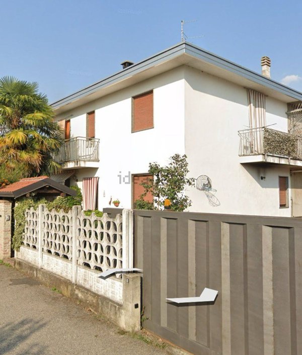 casa indipendente in vendita a Lonate Pozzolo