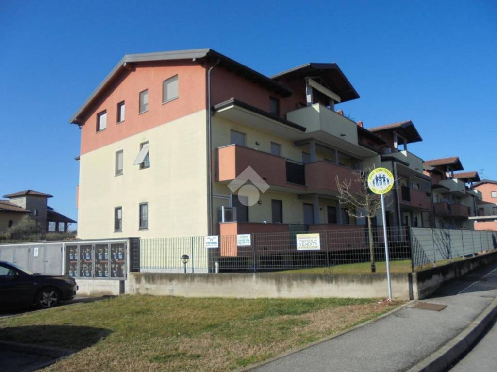 appartamento in vendita a Lonate Pozzolo in zona Sant'Antonino Ticino