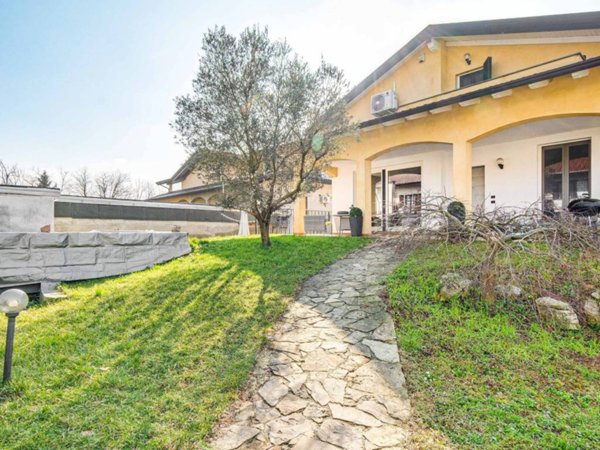 casa indipendente in vendita a Lonate Pozzolo