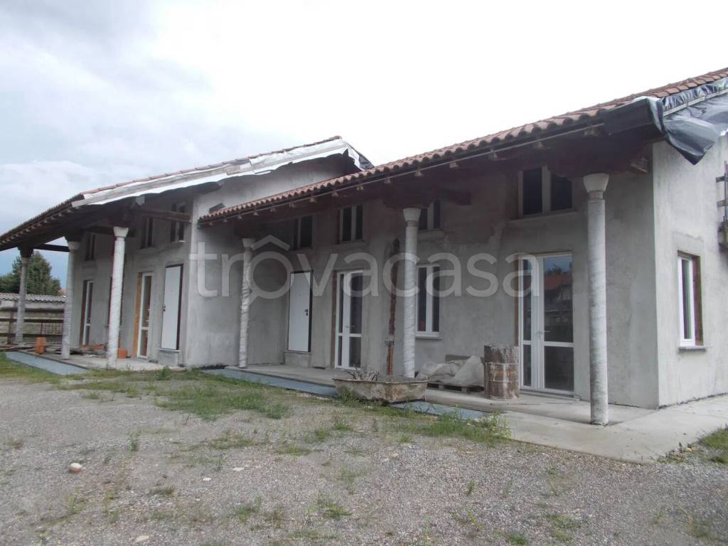 casa indipendente in vendita a Lonate Pozzolo