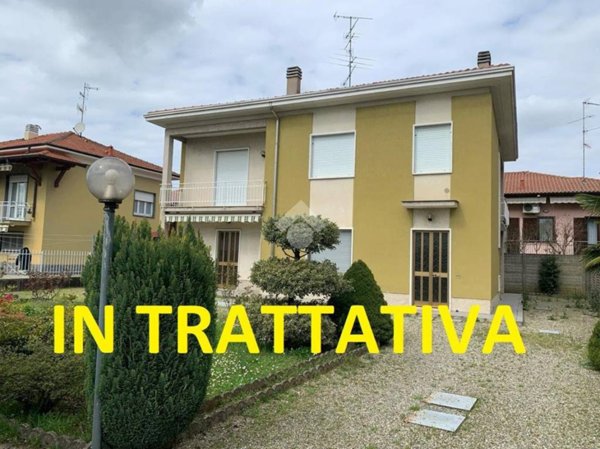 casa indipendente in vendita a Lonate Pozzolo
