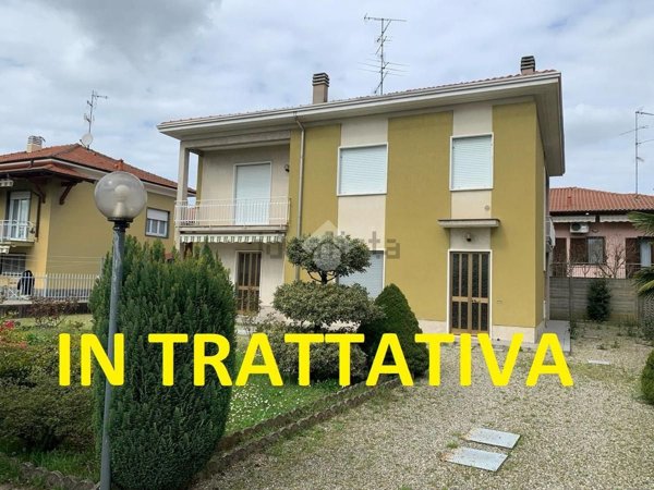 casa indipendente in vendita a Lonate Pozzolo