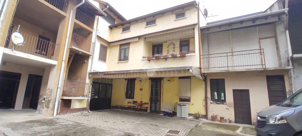 casa indipendente in vendita a Lonate Pozzolo