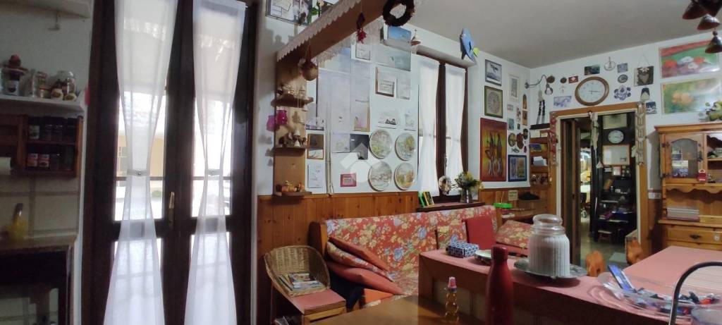 casa indipendente in vendita a Lonate Pozzolo