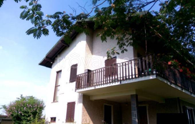 casa indipendente in vendita a Lonate Pozzolo