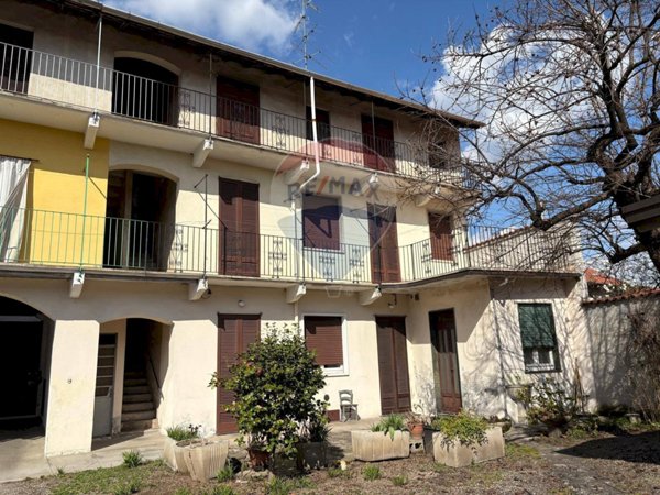 casa indipendente in vendita a Lonate Pozzolo