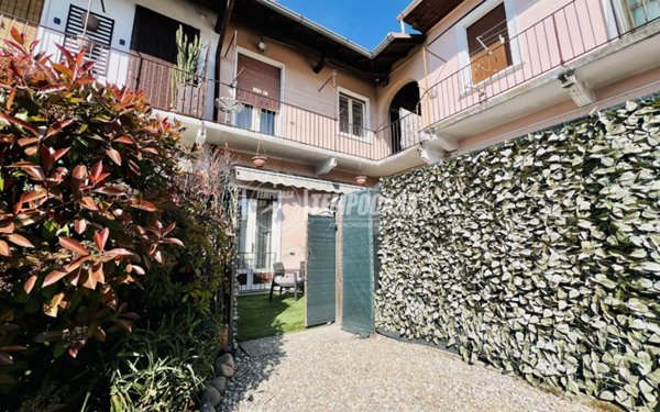 casa indipendente in vendita a Lonate Pozzolo