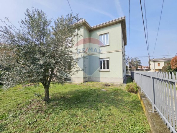 casa indipendente in vendita a Lonate Pozzolo