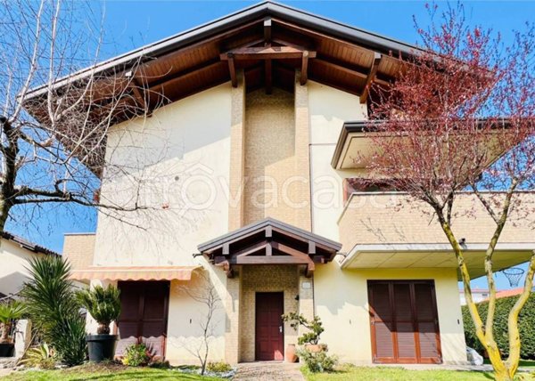 casa indipendente in vendita a Lonate Pozzolo