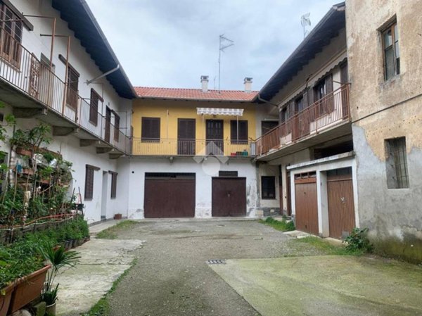 casa indipendente in vendita a Lonate Pozzolo