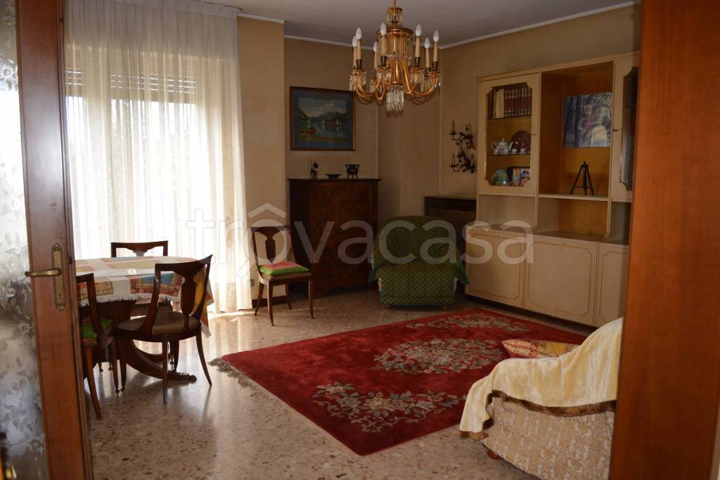 casa indipendente in vendita a Lonate Pozzolo