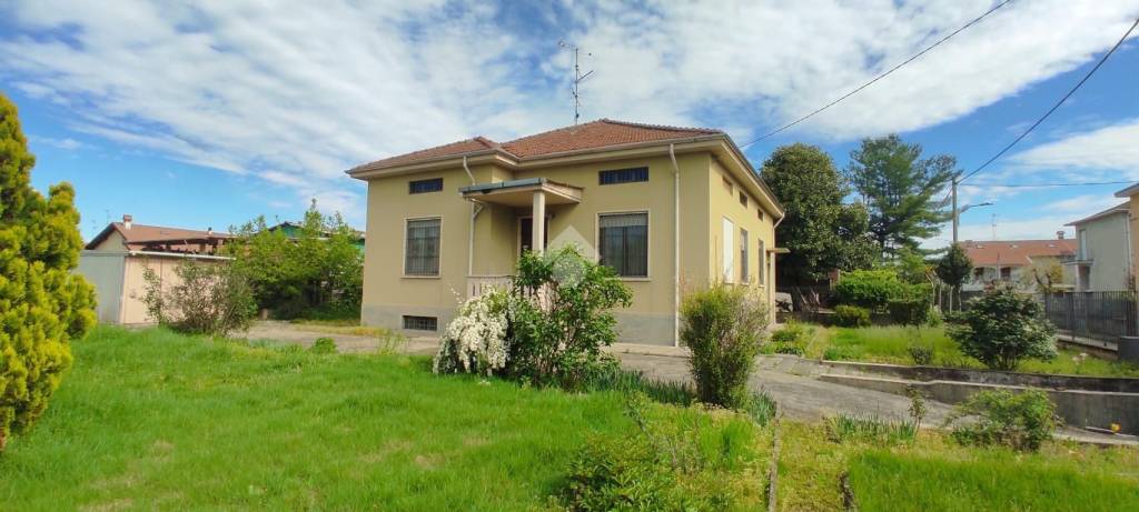casa indipendente in vendita a Lonate Pozzolo