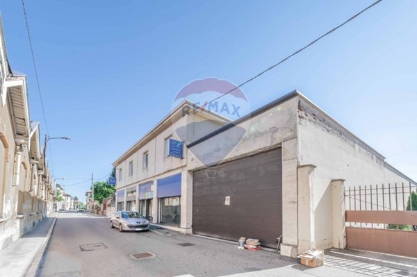 locale commerciale in vendita a Lonate Pozzolo
