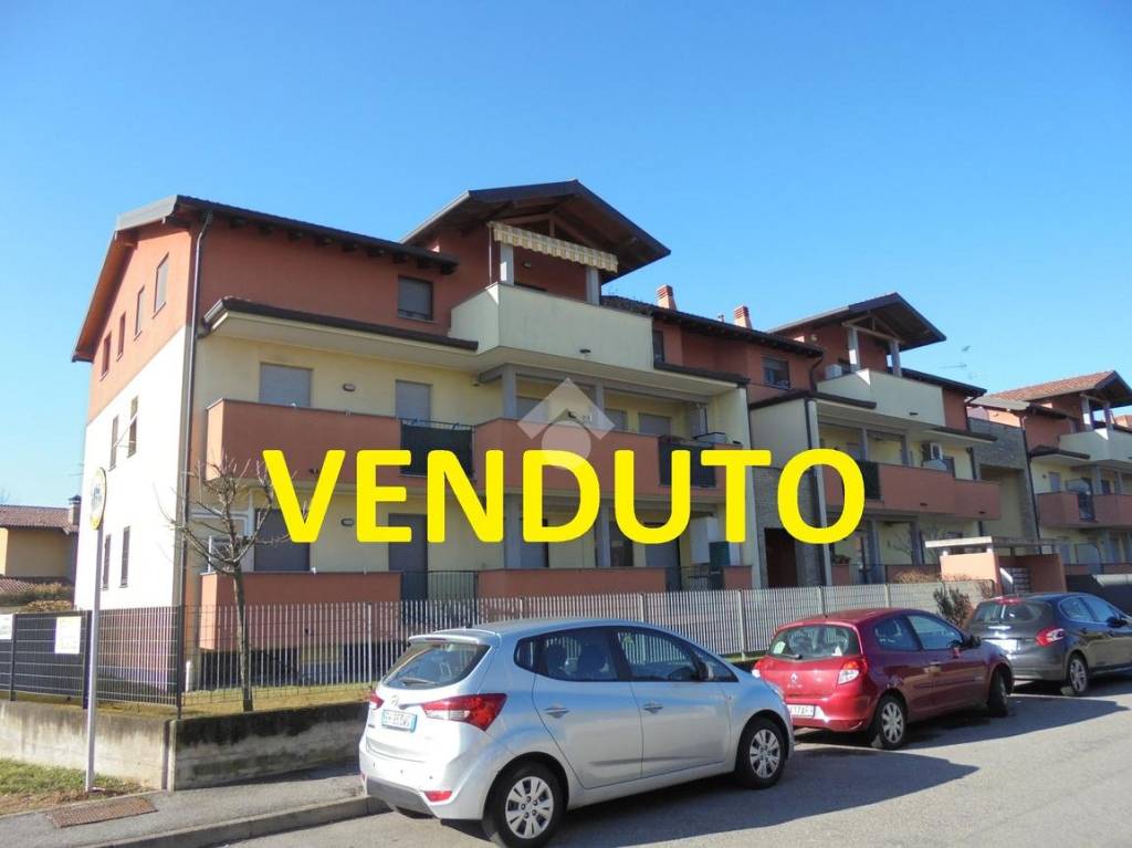 appartamento in vendita a Lonate Pozzolo in zona Sant'Antonino Ticino