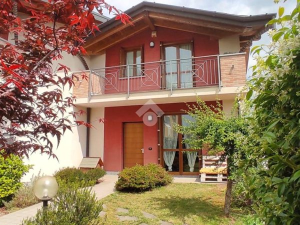 casa indipendente in vendita a Lonate Pozzolo