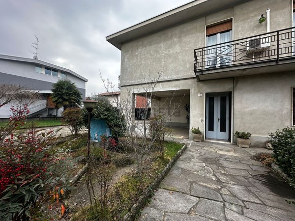 casa indipendente in vendita a Lonate Pozzolo
