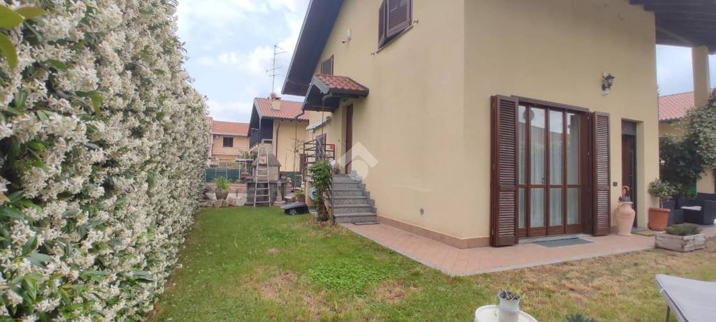 casa indipendente in vendita a Lonate Pozzolo