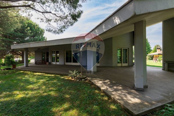 casa indipendente in vendita a Lonate Pozzolo