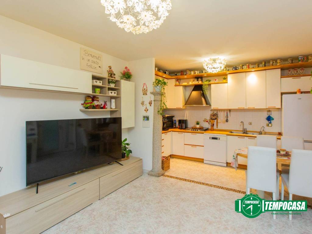 casa indipendente in vendita a Lonate Pozzolo