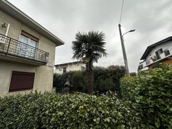 casa indipendente in vendita a Lonate Pozzolo
