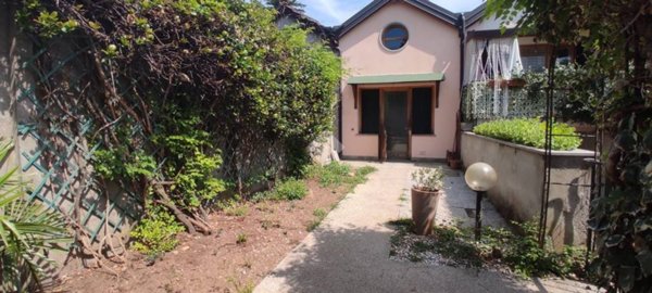 casa indipendente in vendita a Lonate Pozzolo
