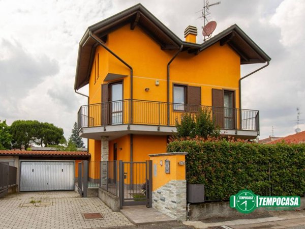 casa indipendente in vendita a Lonate Pozzolo