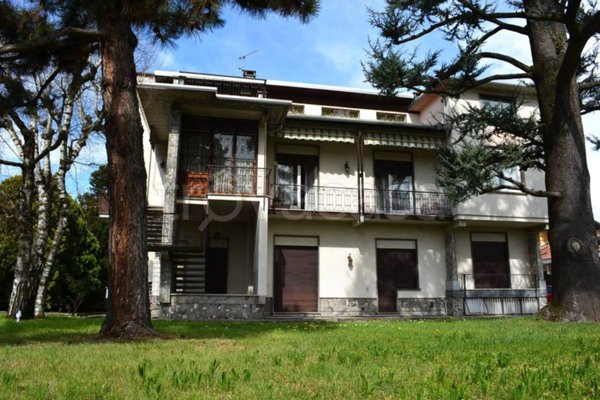 casa indipendente in vendita a Lonate Pozzolo