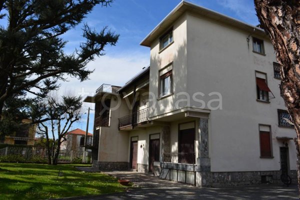 casa indipendente in vendita a Lonate Pozzolo