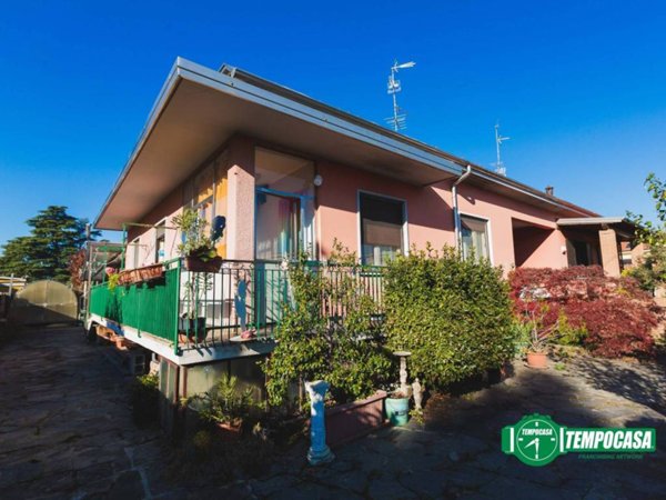 casa indipendente in vendita a Lonate Pozzolo