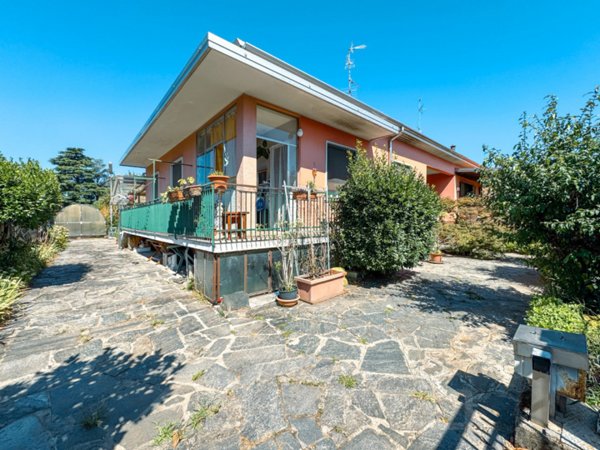 casa indipendente in vendita a Lonate Pozzolo