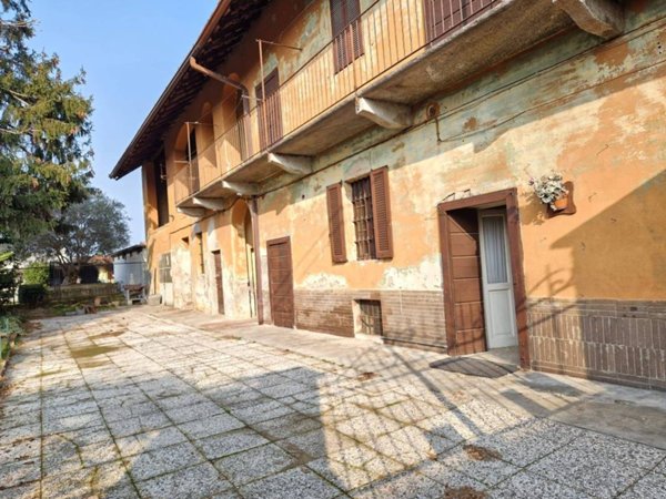 casa indipendente in vendita a Lonate Pozzolo