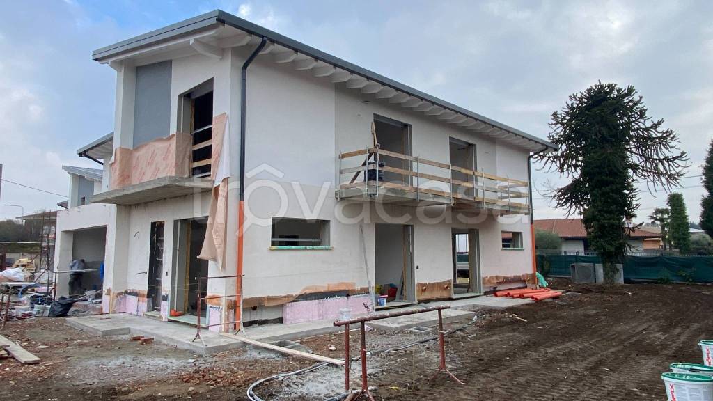 casa indipendente in vendita a Lonate Pozzolo