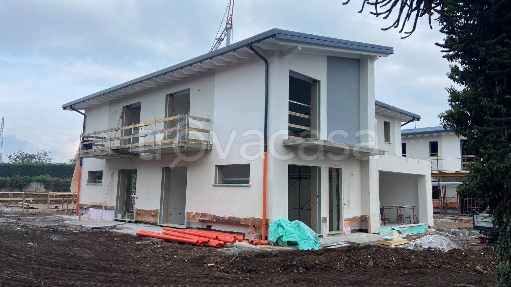 casa indipendente in vendita a Lonate Pozzolo